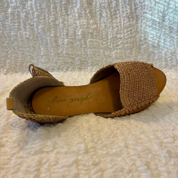 Free People Beaumont woven flat sandals! - Picture 5 of 7